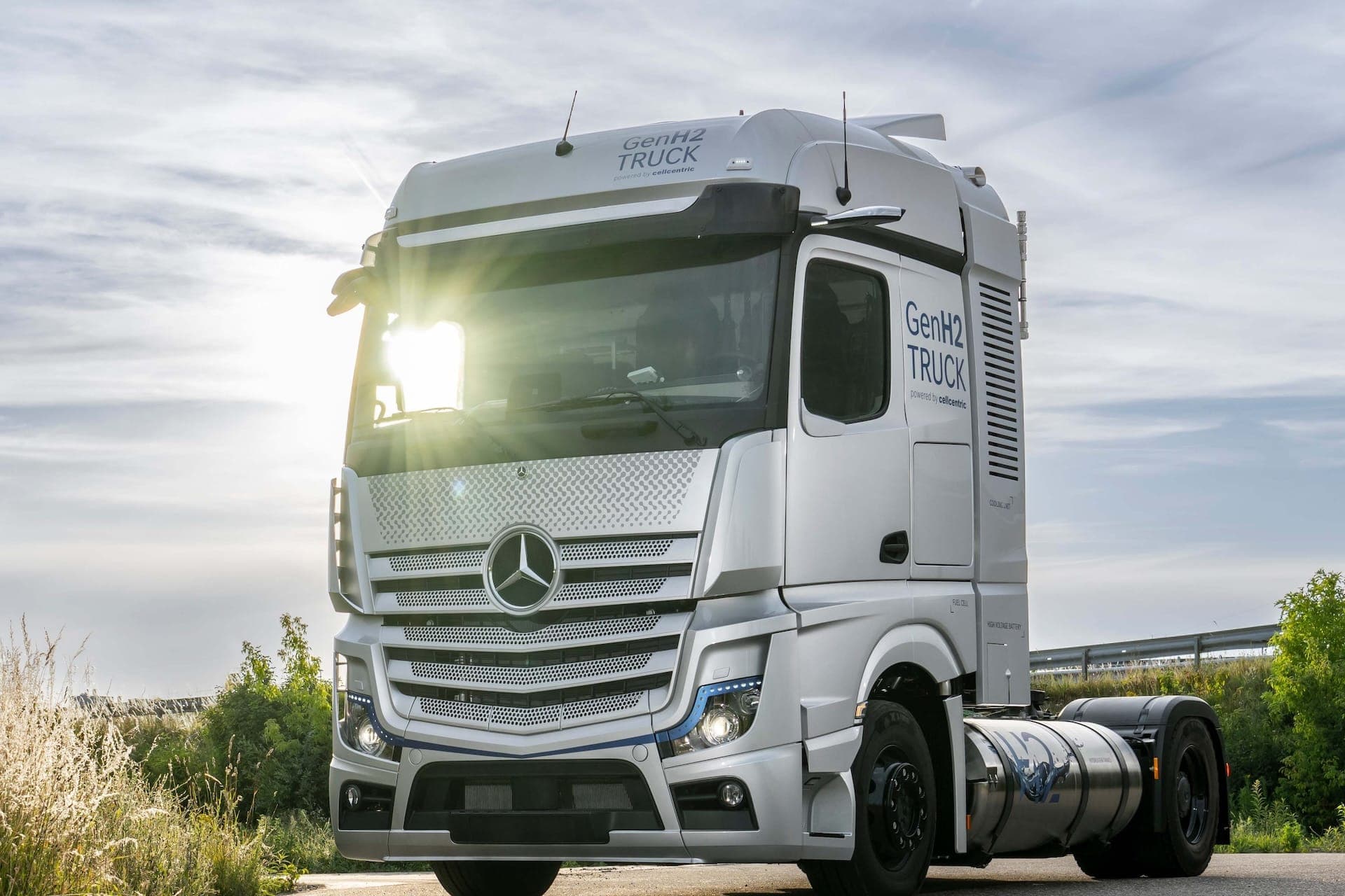 Cover Image for Daimler Truck erwägt Wasserstoff-Import aus Abu Dhabi