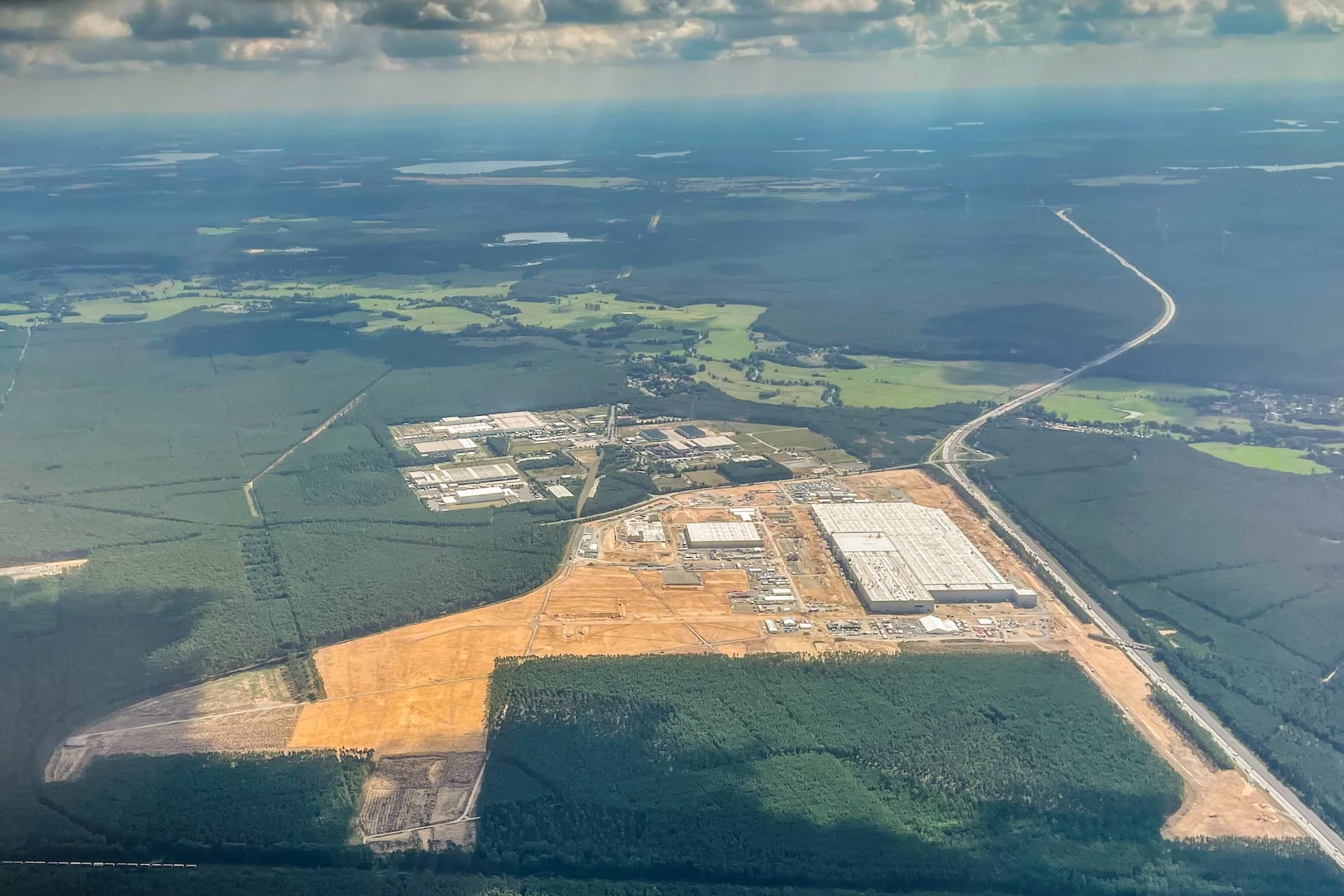 Cover Image for Tesla Grünheide: Ausbaupläne treffen auf gemischte Gefühle