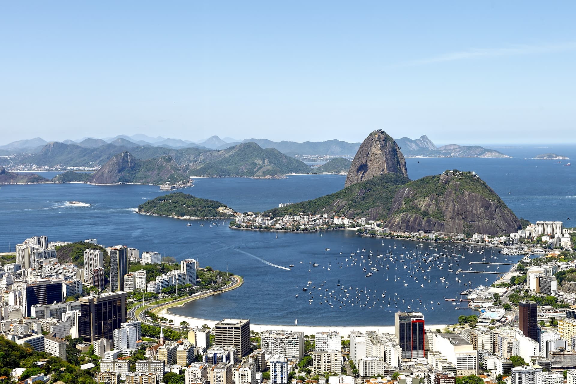 Cover Image for BYD und Raizen bauen Hunderte Ladestationen in Brasilien auf