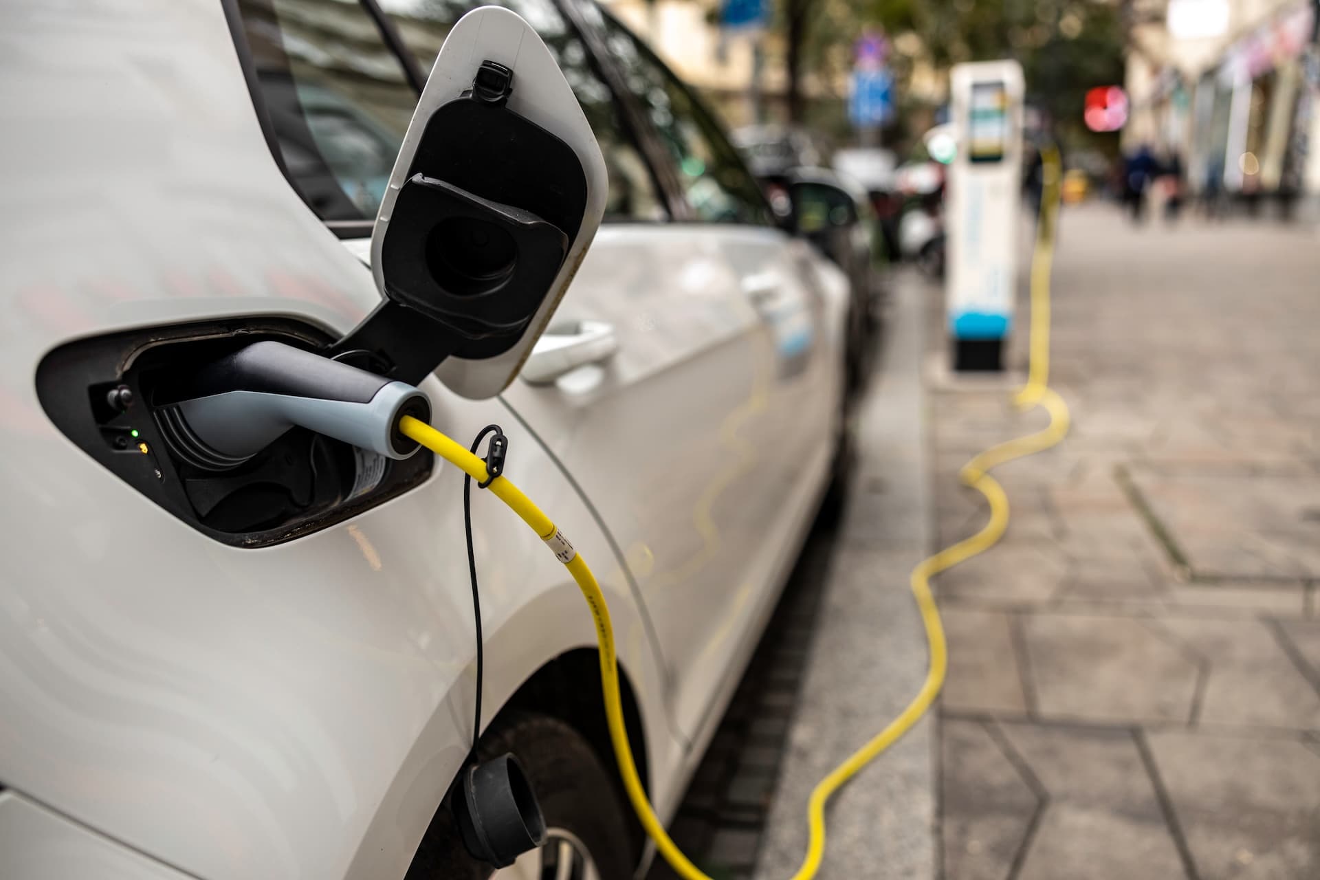 Cover Image for Zubau an öffentlichen Ladesäulen für E-Autos übertrifft Werte der Vorjahre