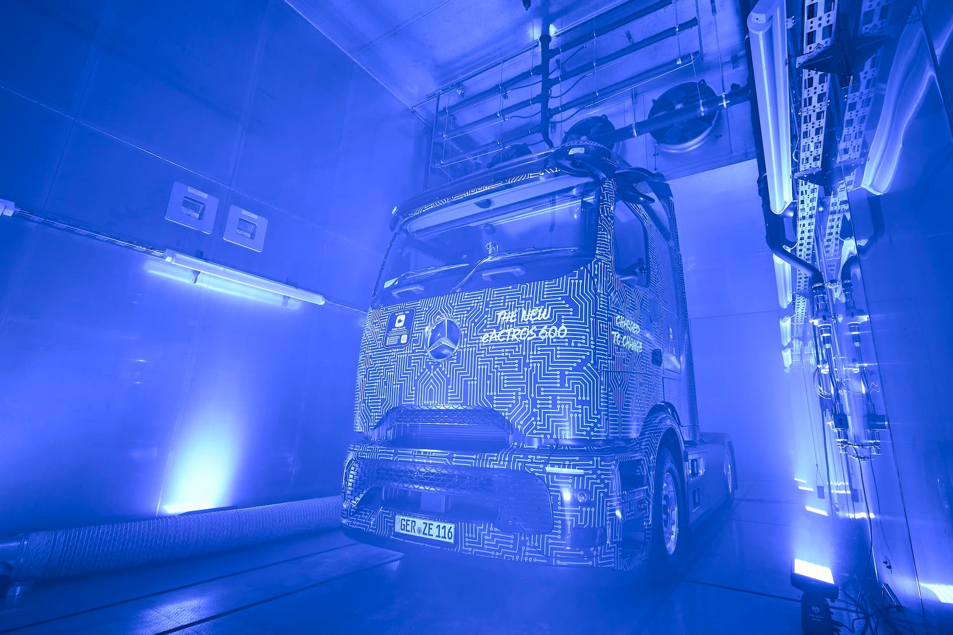 Cover Image for Wie Mercedes-Benz seine Elektro-Lkw zur Serienreife trimmt