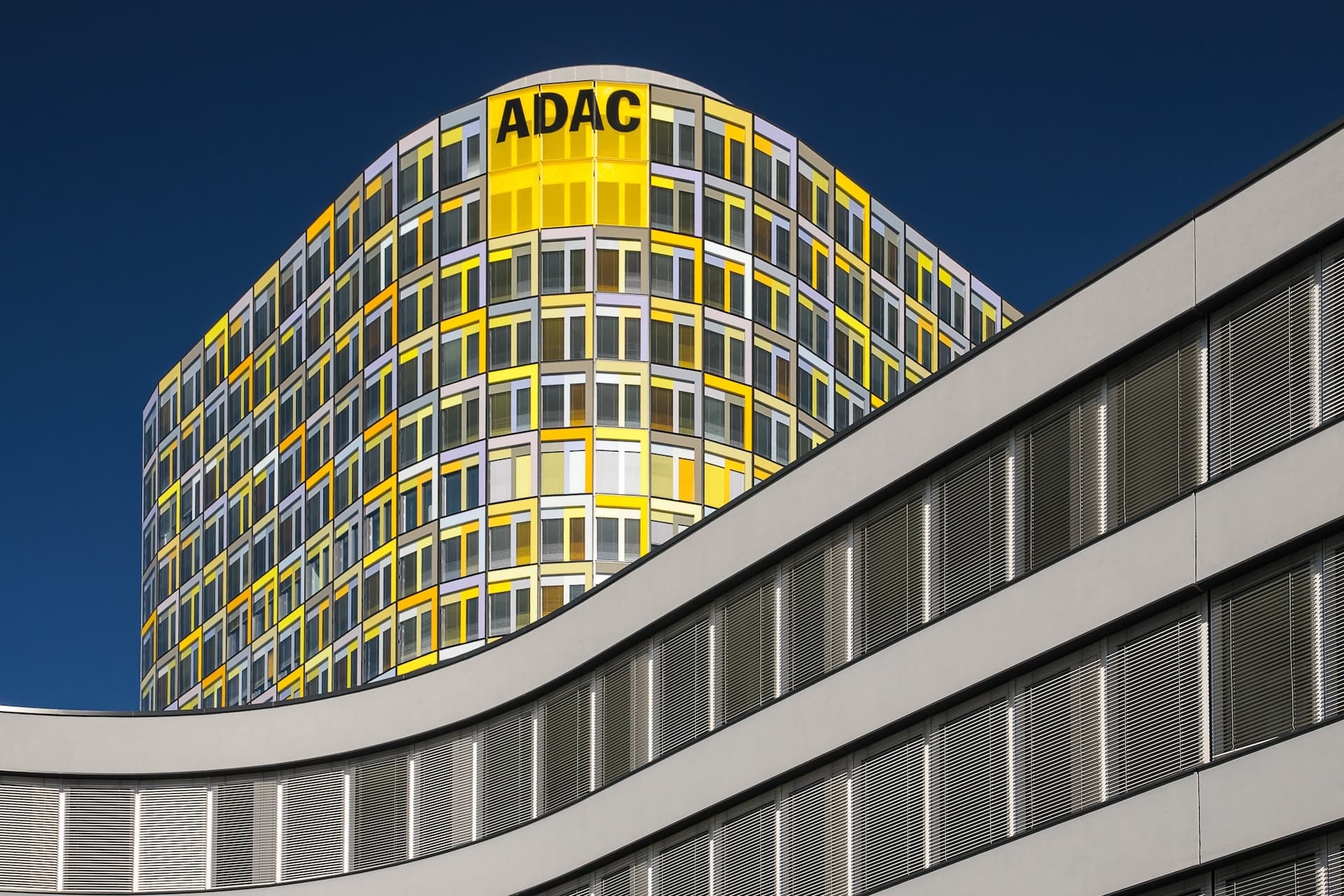 Cover Image for IAA: ADAC fordert verbesserte Rahmenbedingungen für Elektroautos