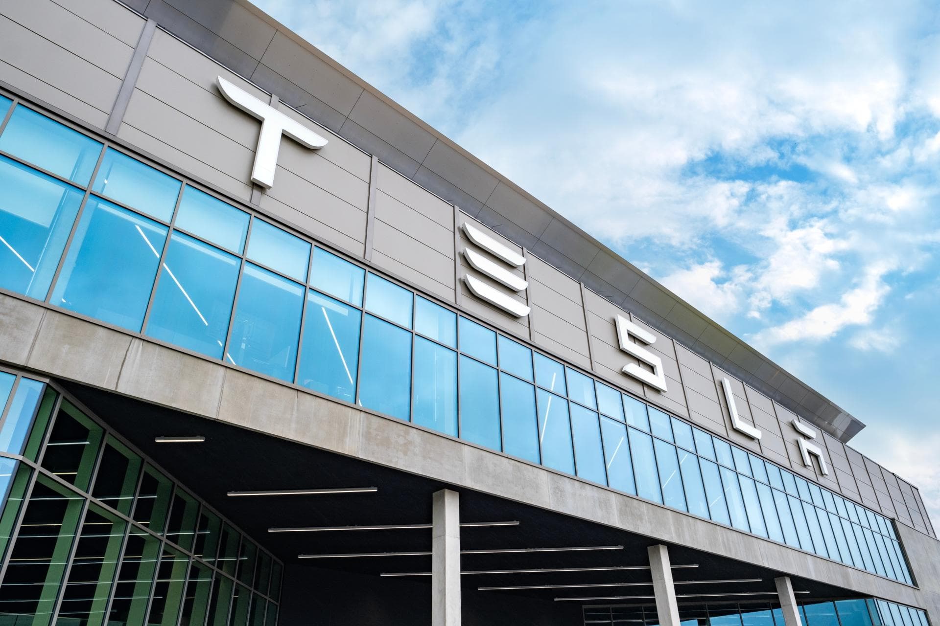 Cover Image for Tesla soll in Grünheide für Indien produzieren – bis das dortige Werk fertig ist