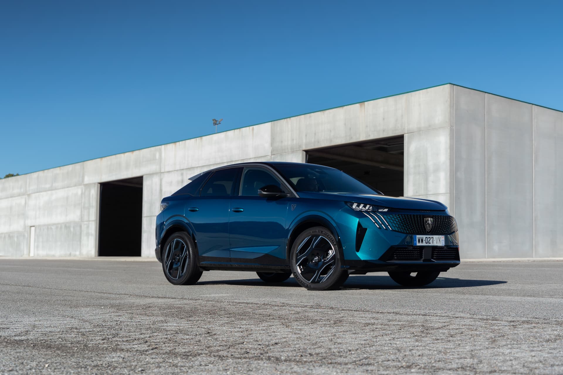 Cover Image for Neuer Peugeot E-3008 ist ab sofort erhältlich