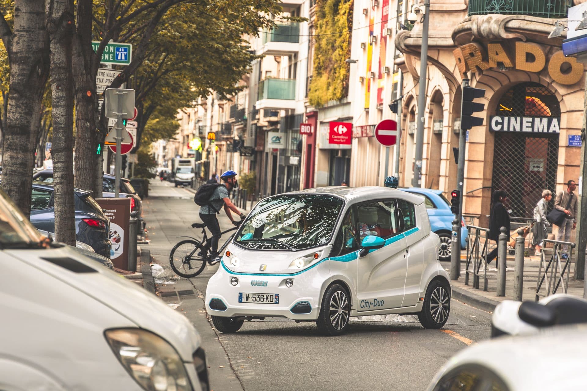 Cover Image for Urbane Mobilität neu gedacht: Weez City-Duo von Eon Motors