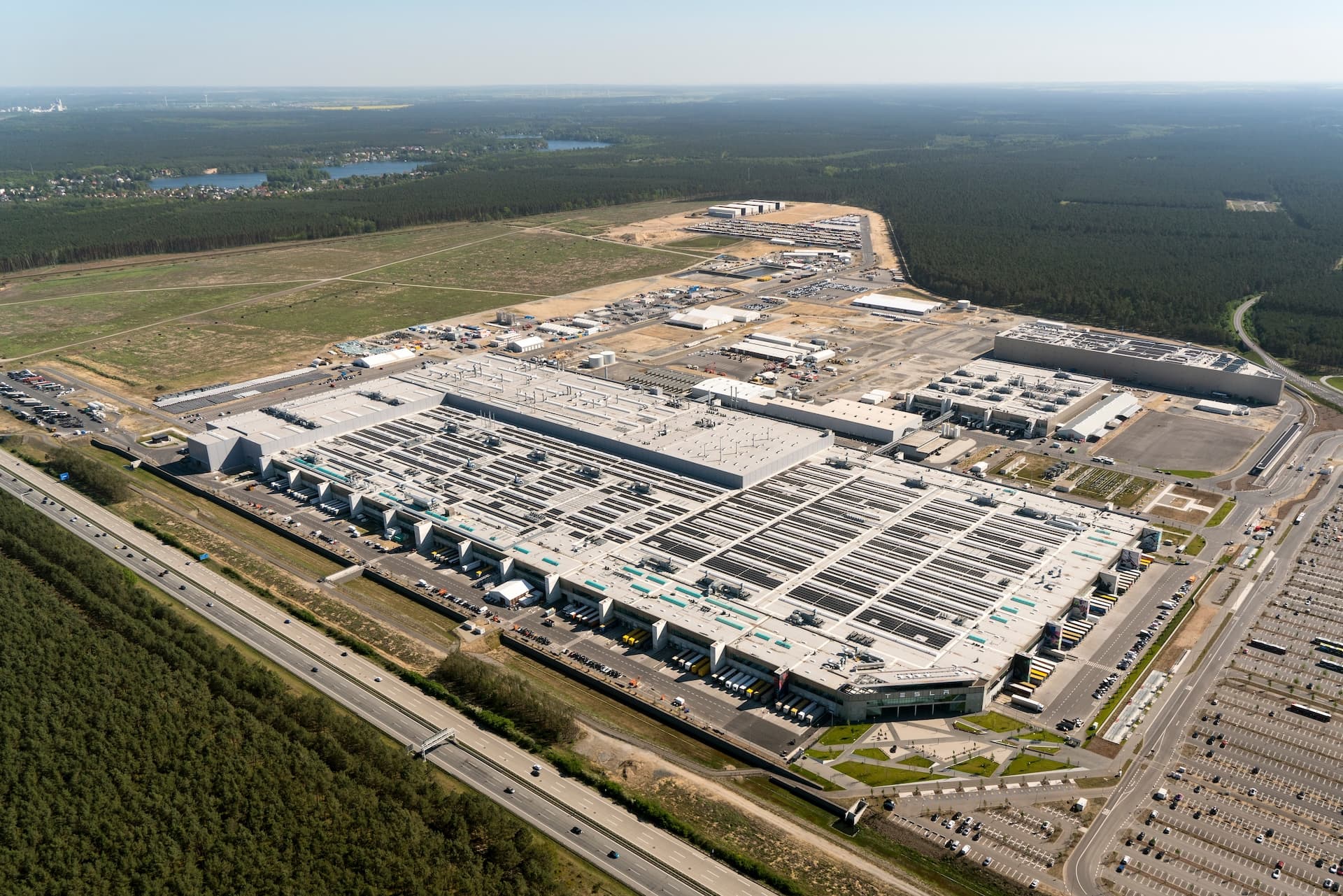 Cover Image for Tesla Grünheide: Trotz Absatzkrise keine Stellenstreichungen