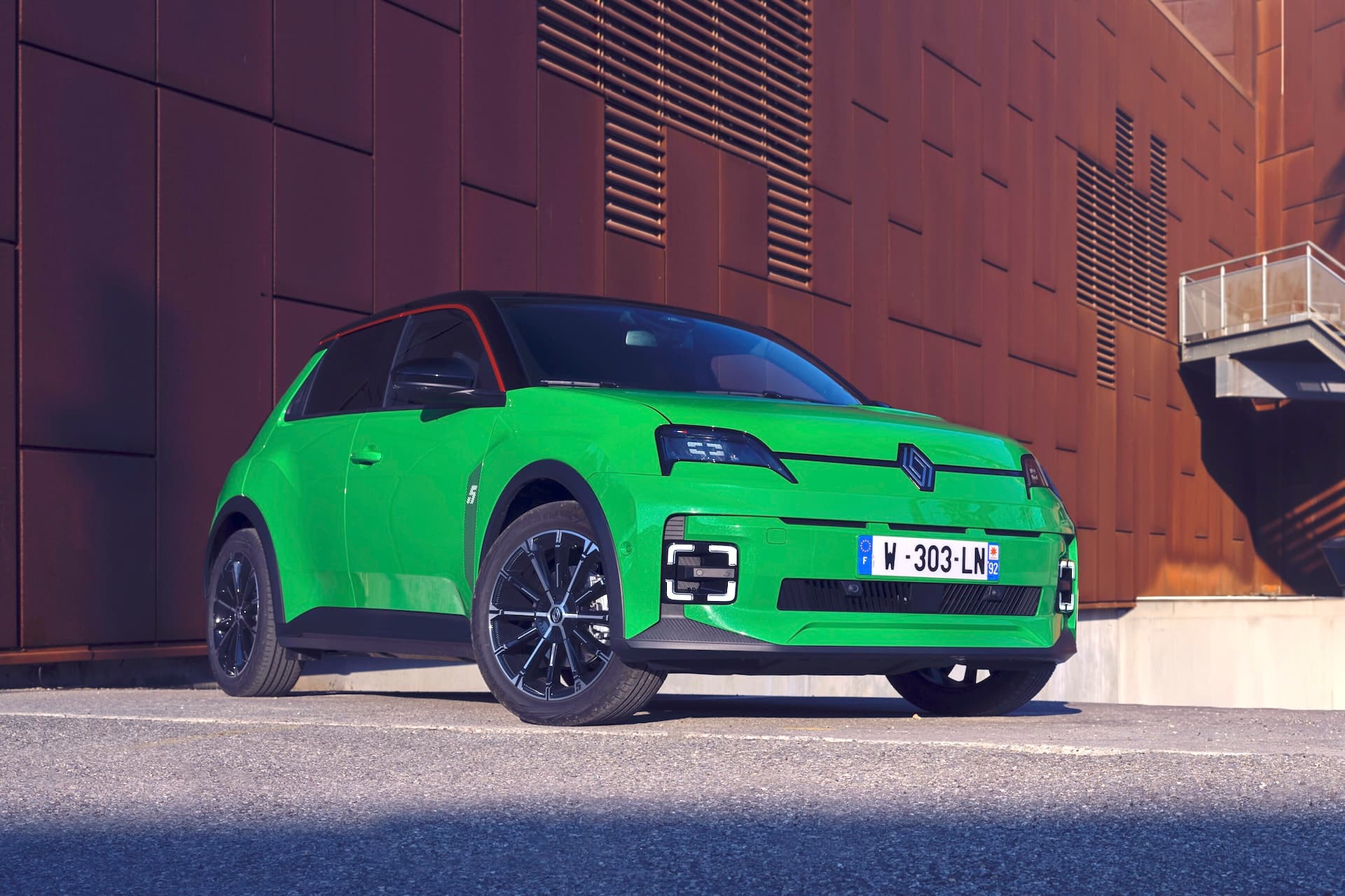 Cover Image for E-Auto Renault 5 nun in günstigerer Batterieversion zu haben