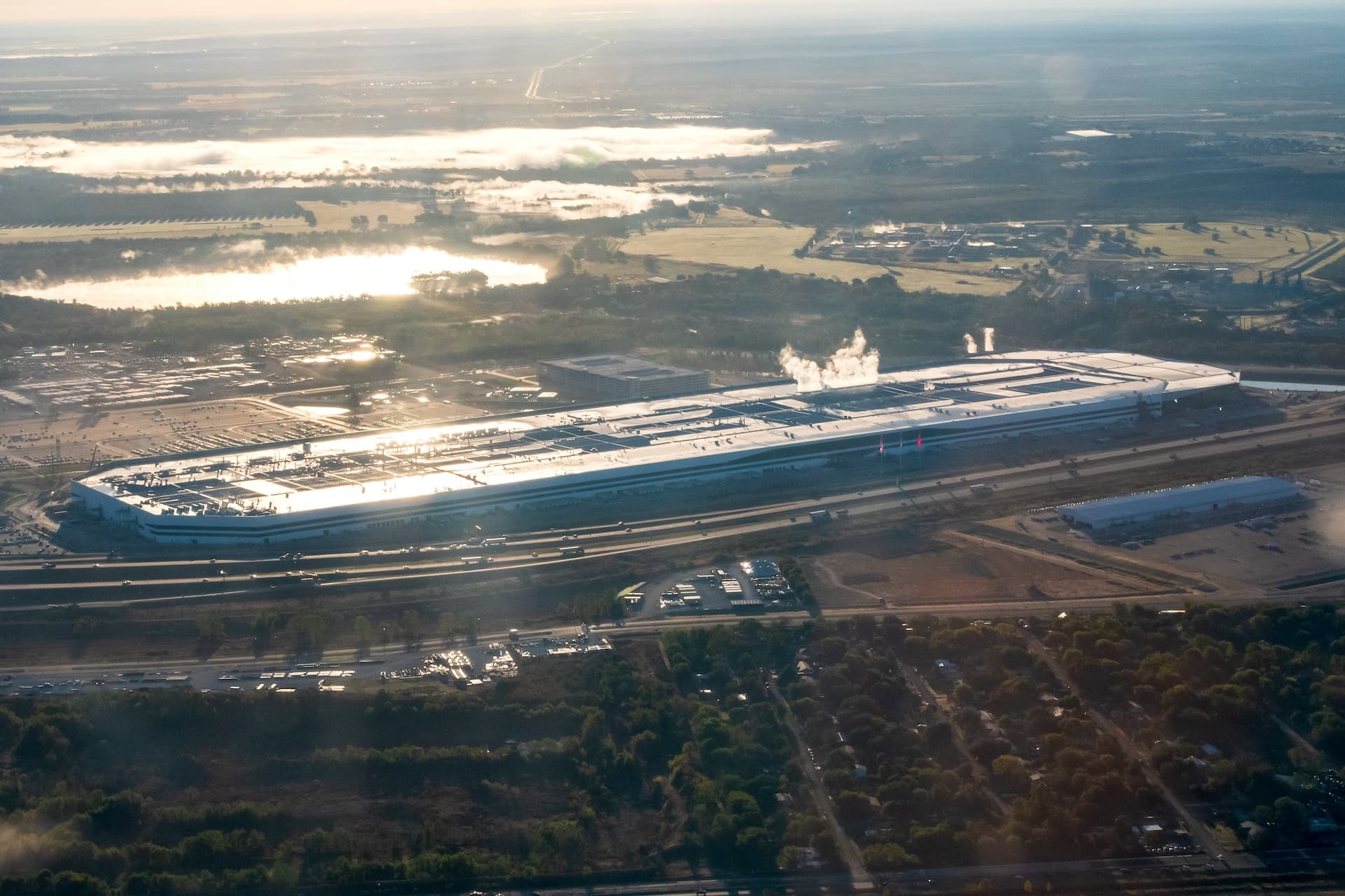 Cover Image for Tesla soll in US-Werken massiv gegen Umweltauflagen verstoßen haben