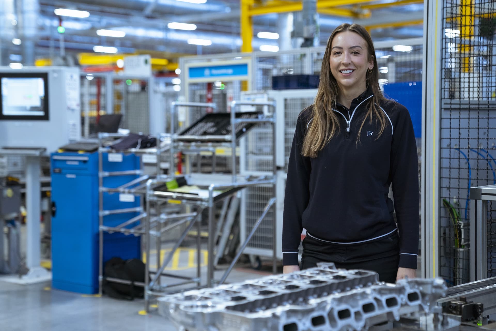 Cover Image for Jaguar Land Rover stellt 150 neue Techniker für E-Autos ein