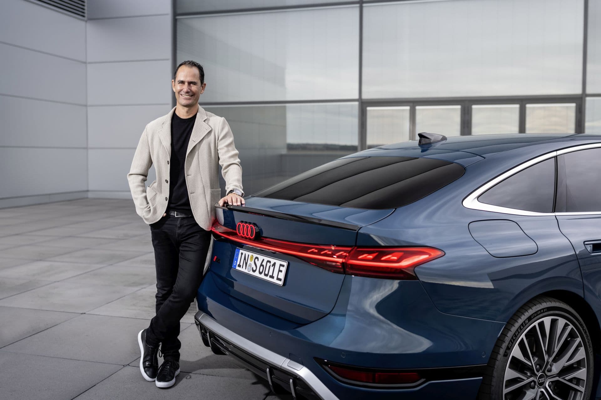 Cover Image for Audi-Vertrieb 2025: Neue Strategie für Elektromobilität