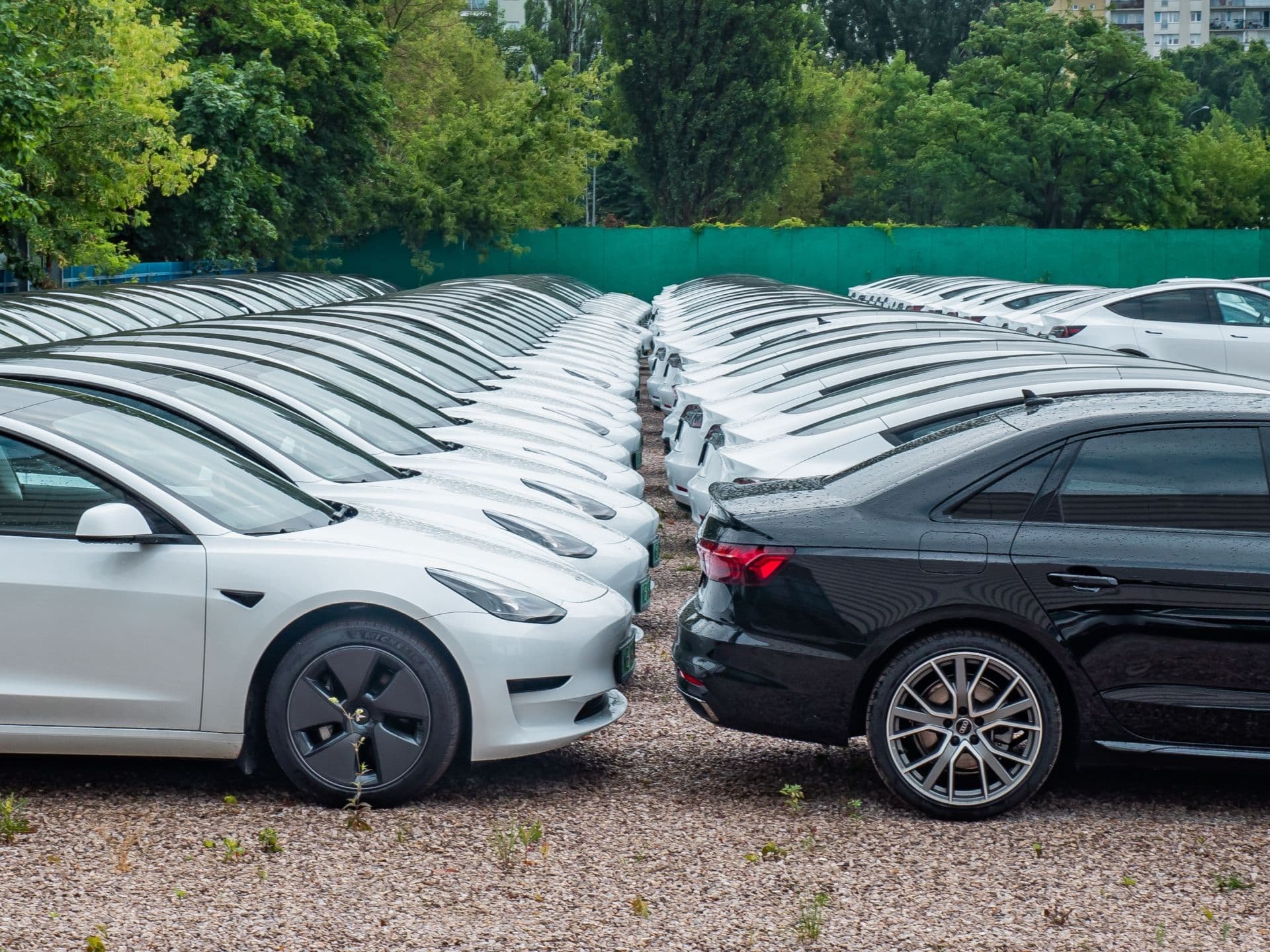 Cover Image for Tesla will Vertrieb stärker auf Flottenkunden ausrichten