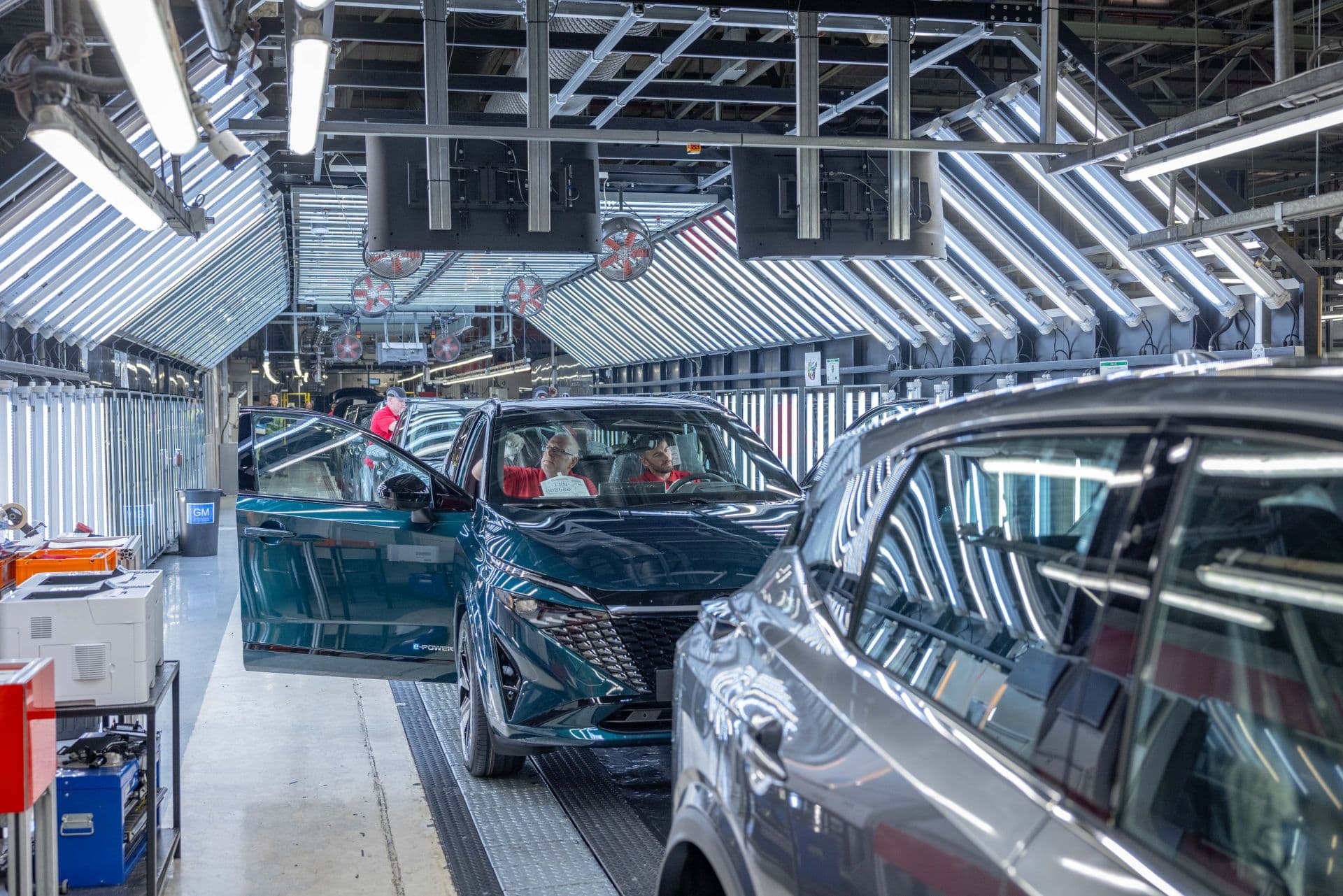 Cover Image for Nissan fährt Produktion in mehreren Werken zurück