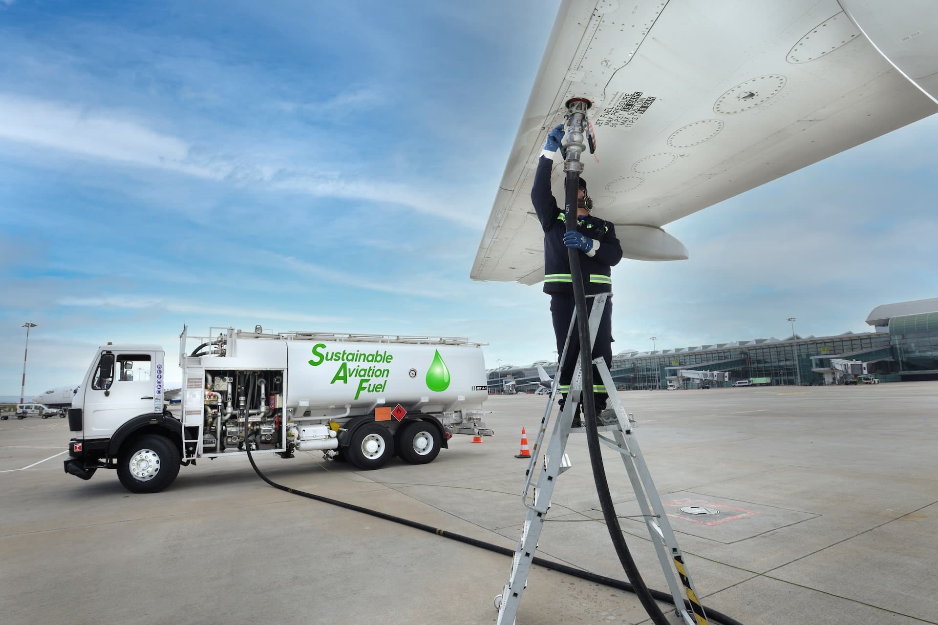 Cover Image for Agora Verkehrswende: E-Fuels und Wasserstoff für Luft- und Seeverkehr werden dringend benötigt