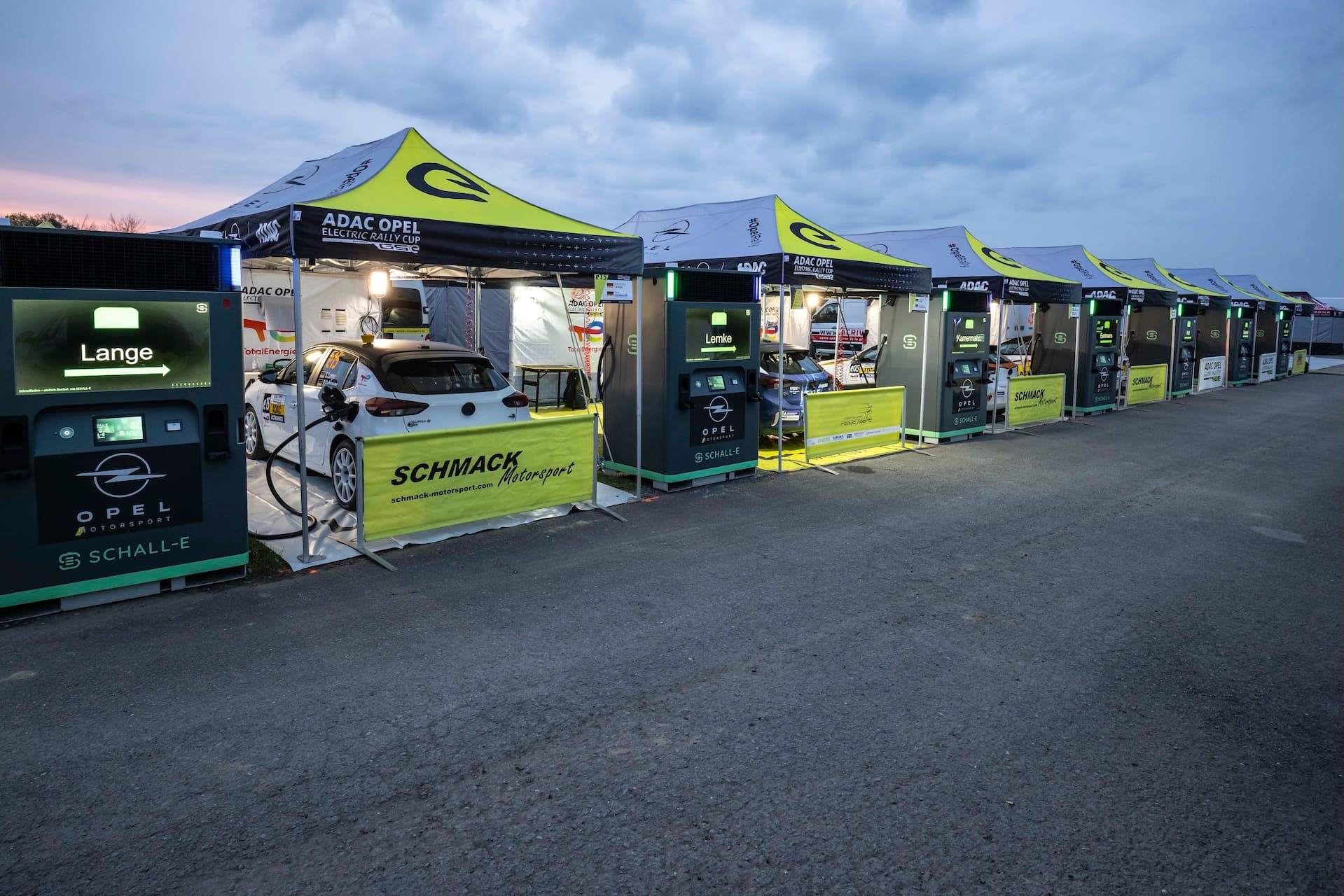 Cover Image for Opels E-Auto-Rally setzt auf stationäre Batteriespeicher