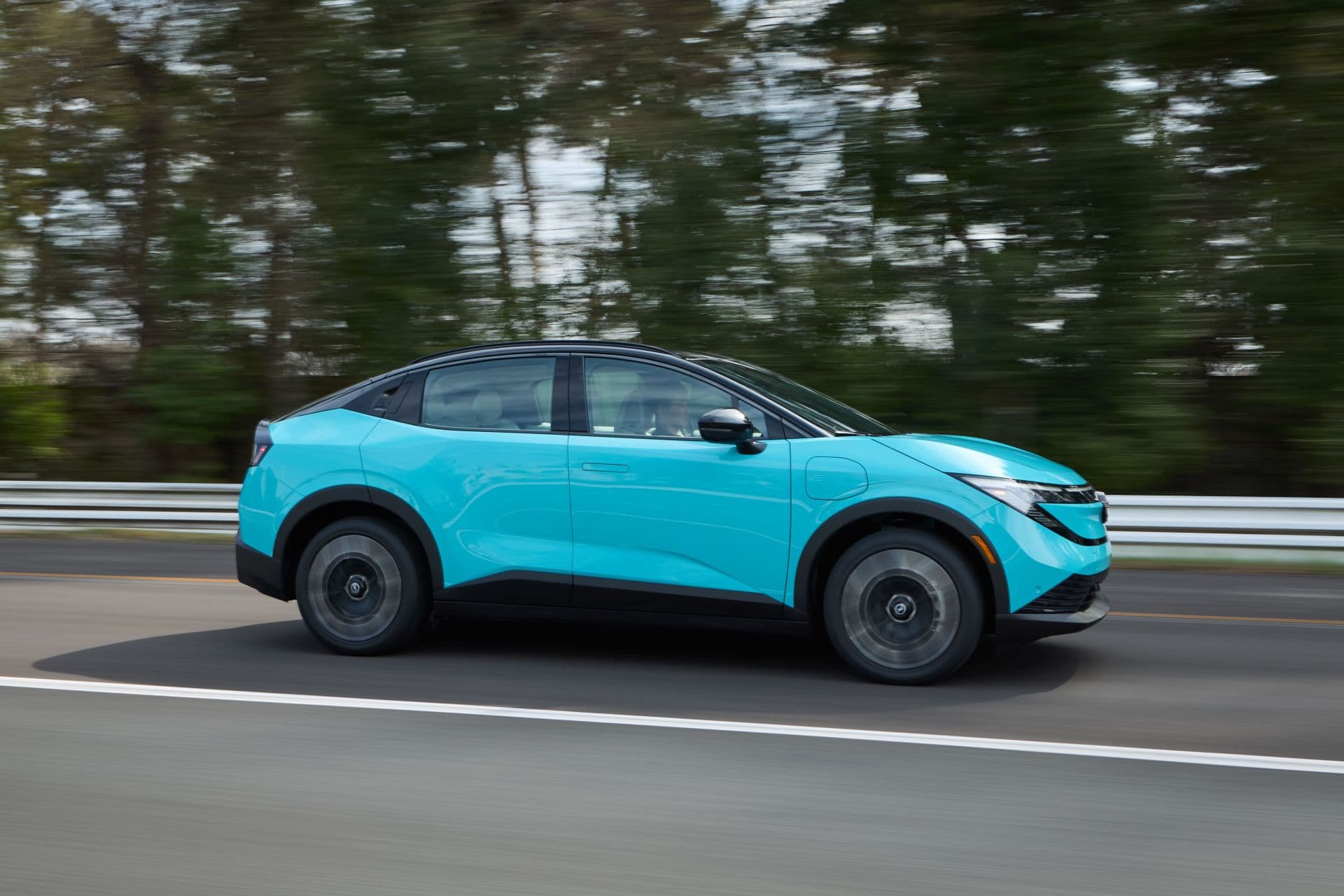 Cover Image for Nissan will bis 2028 Feststoffbatterien einsetzen