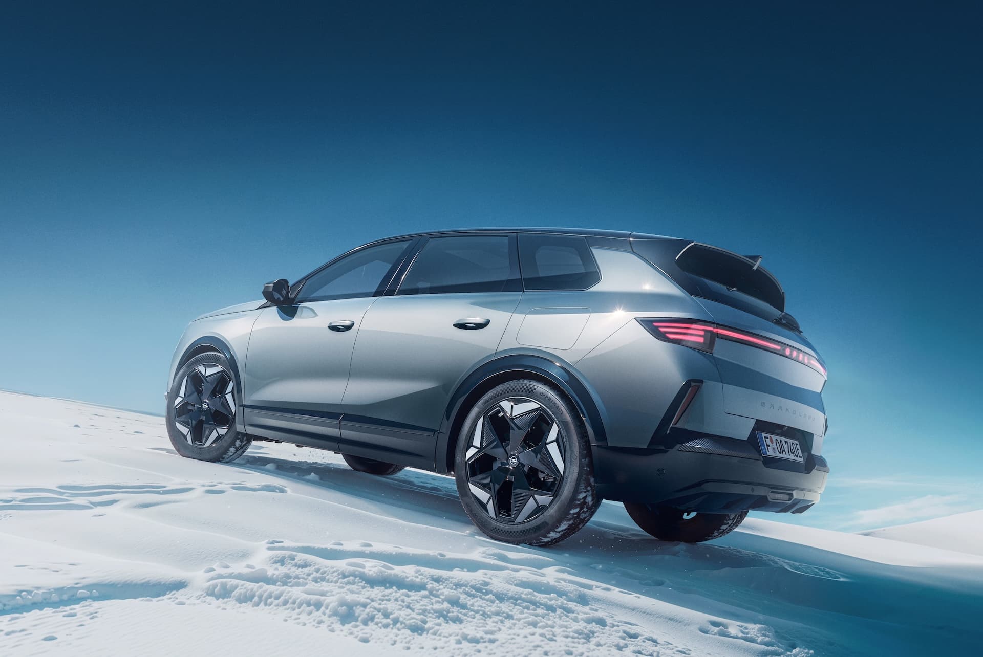 Cover Image for Opel bringt den Grandland als Allrad-E-Auto