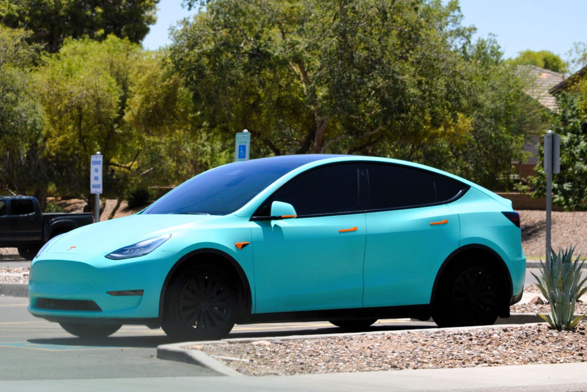 Cover Image for China bekommt Tesla Model Y mit dritter Sitzreihe