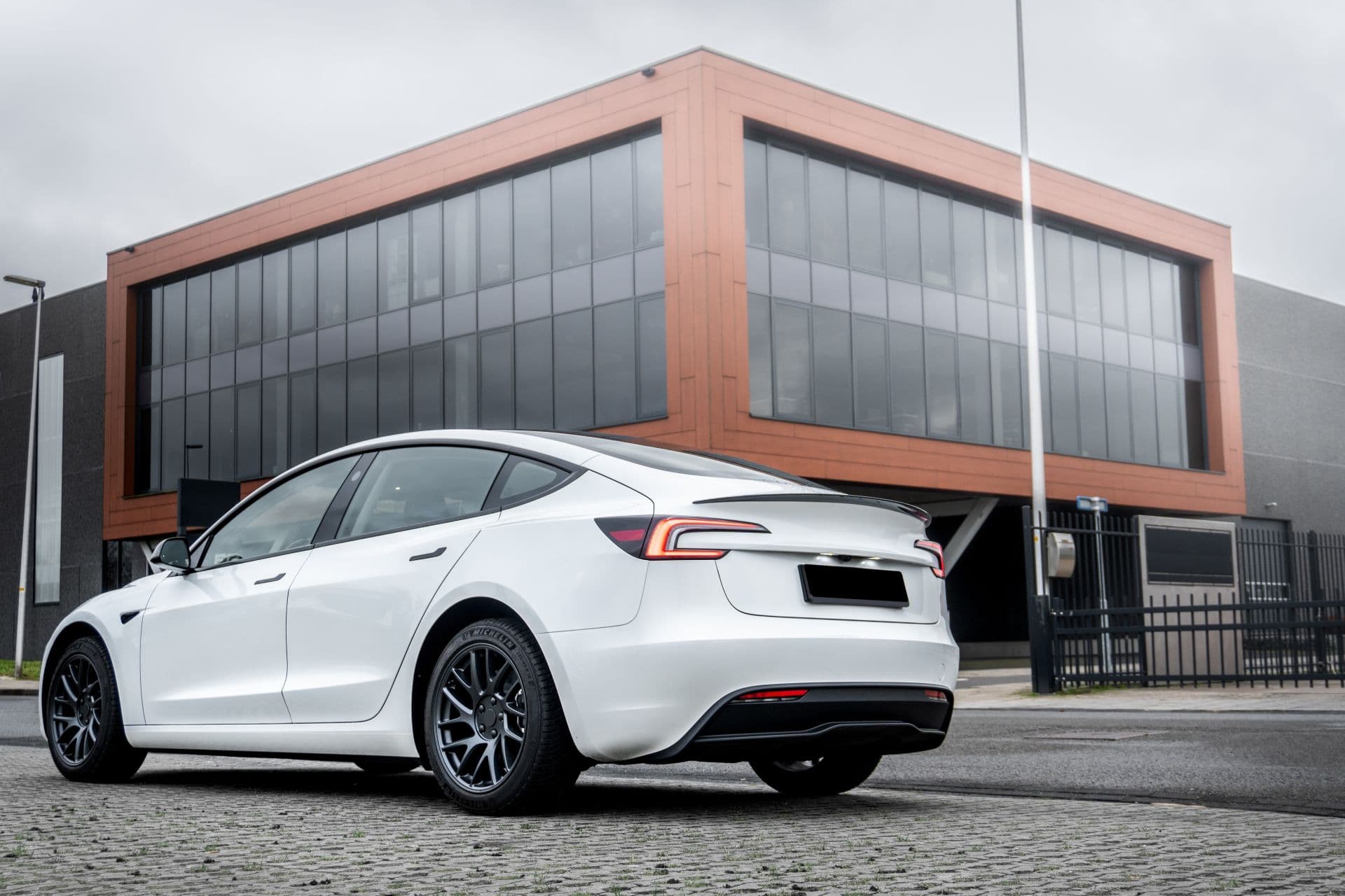 Cover Image for Tesla reduziert China-Abhängigkeit bei LFP-Batterien