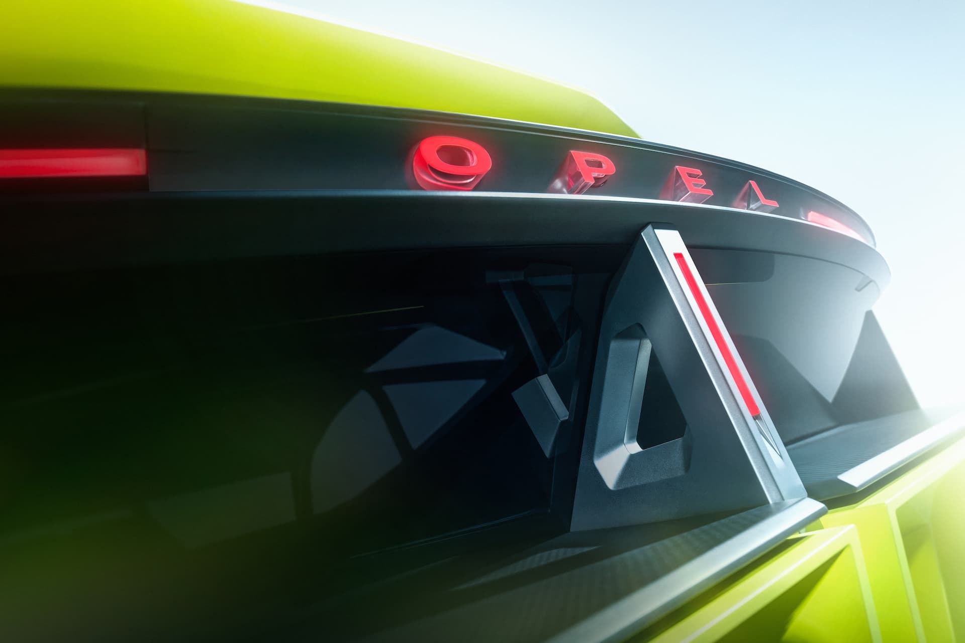 Cover Image for Opel kündigt sportliche GSE-E-Auto-Studie für IAA an