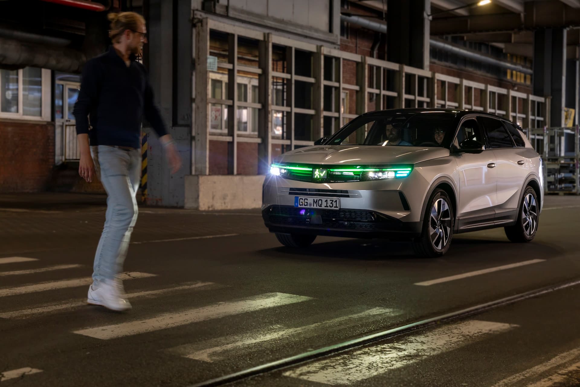 Cover Image for „Lightshow“ für Fußgänger: Wie Opel autonomes Fahren sicherer machen will