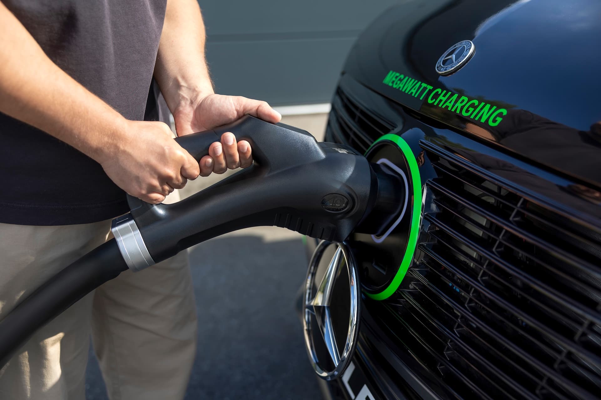 Cover Image for Mercedes-Benz ELF soll das Laden von Elektroautos neu denken