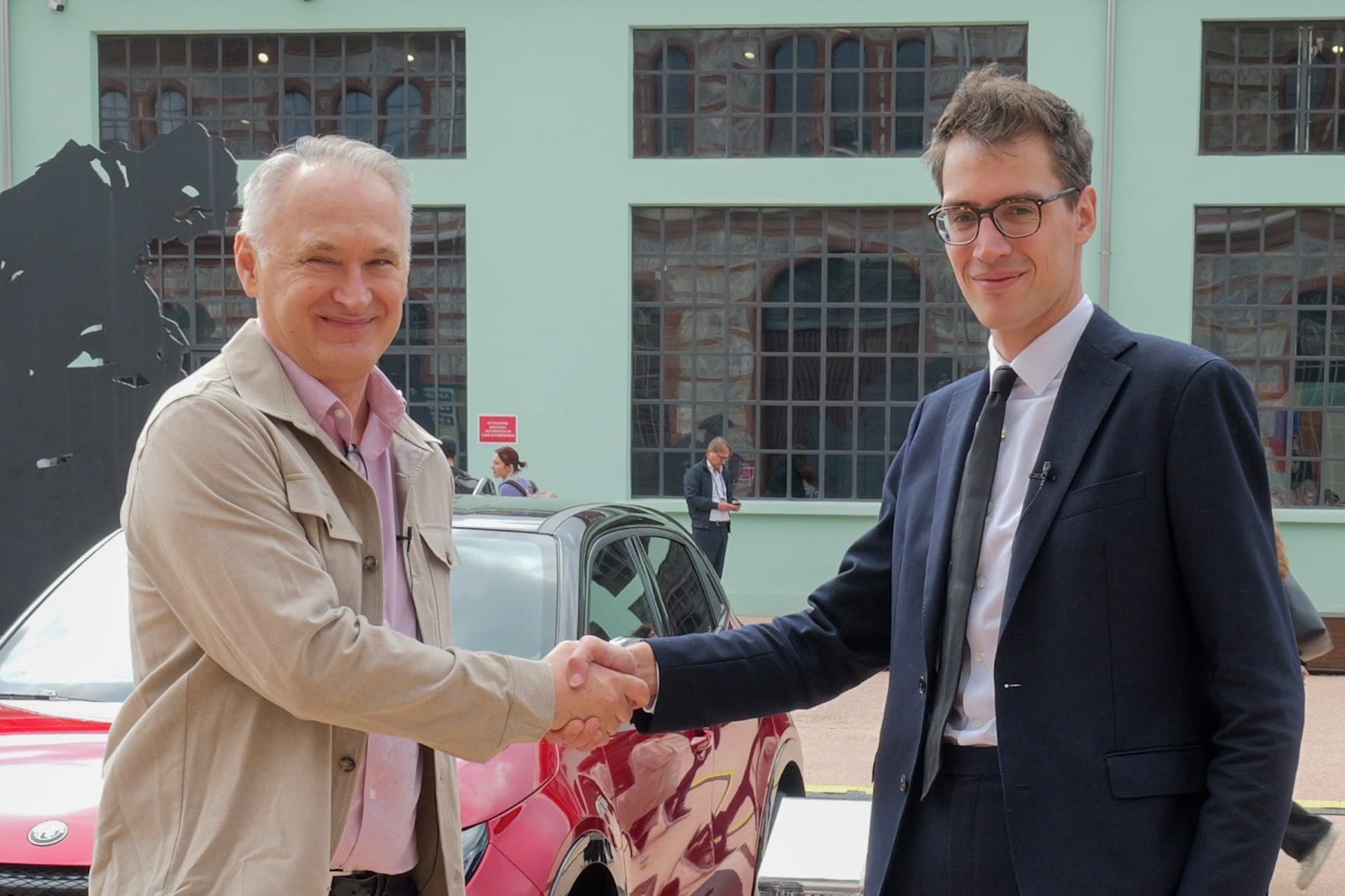 Cover Image for Stellantis will Einführung von KI beschleunigen