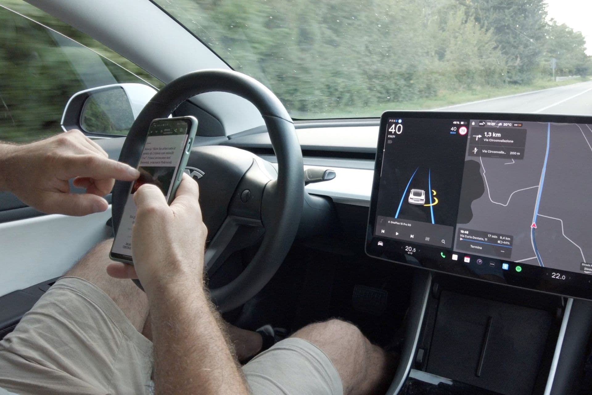 Cover Image for Teslas FSD-System steht erneut unter Beobachtung