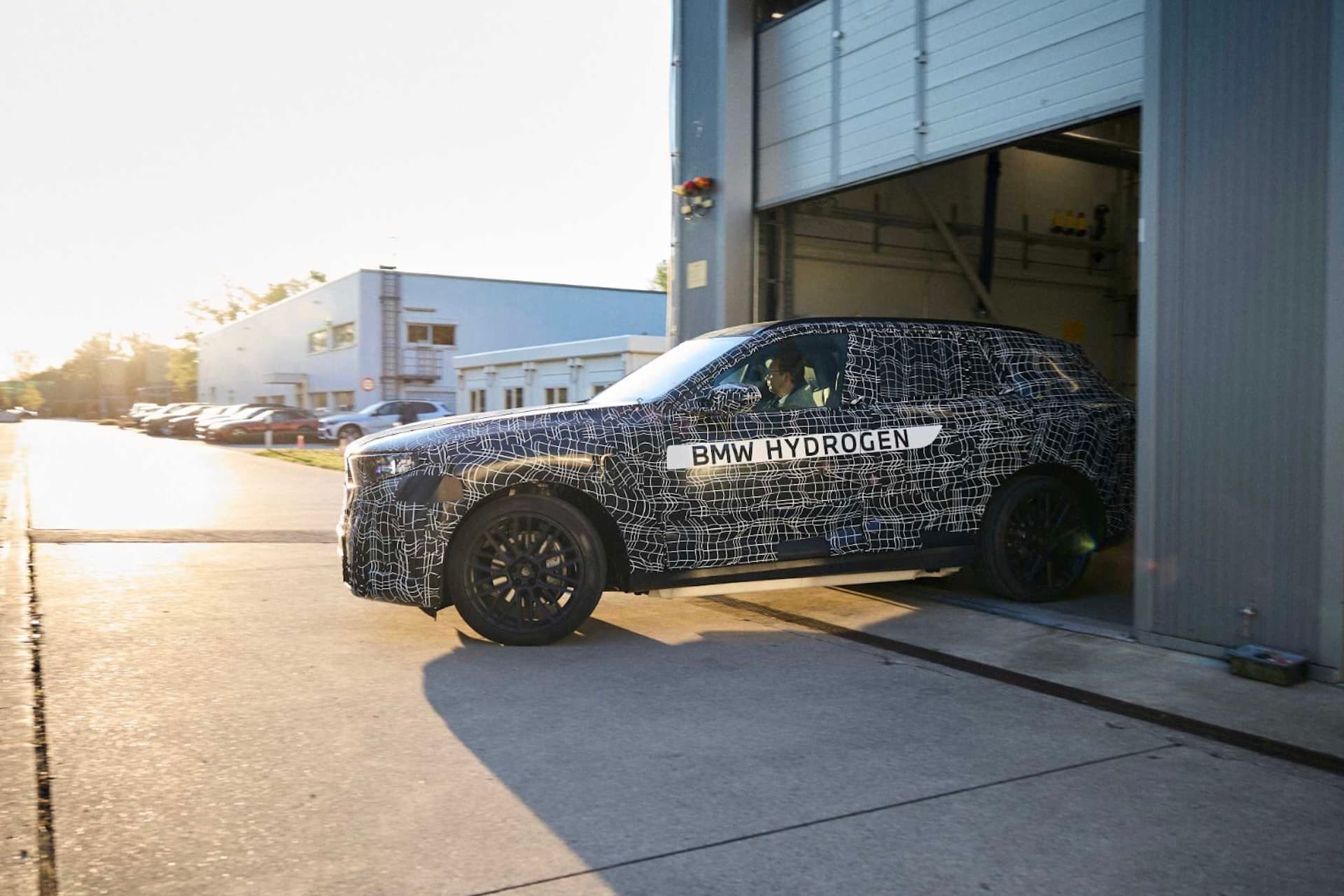 Cover Image for BMW erhält 273 Millionen Euro für Entwicklung von Wasserstoff-Antrieben