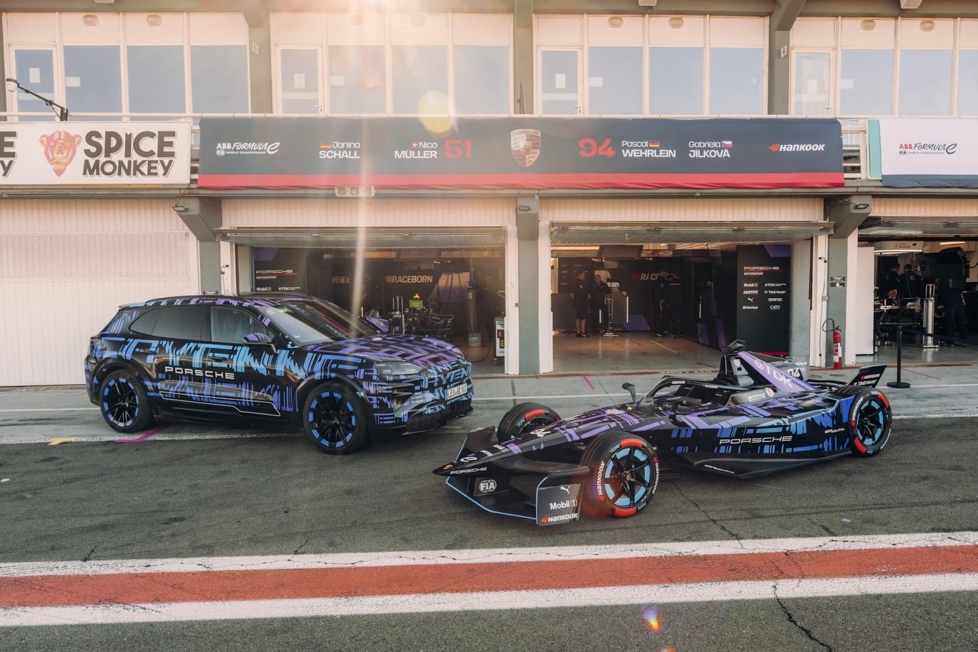 Cover Image for Mit dem Know-how des Formel-E-Weltmeisters: der Porsche Cayenne Electric