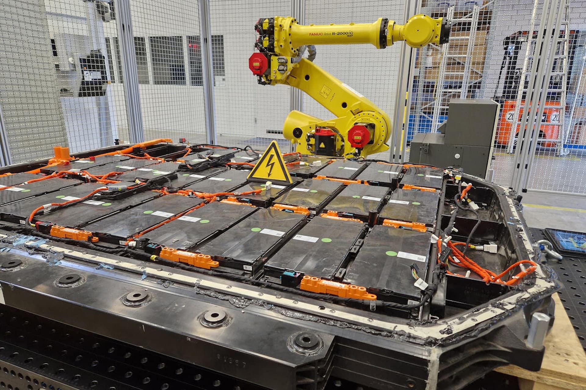 Cover Image for PEM entwickelt reparierbare Batteriemodule