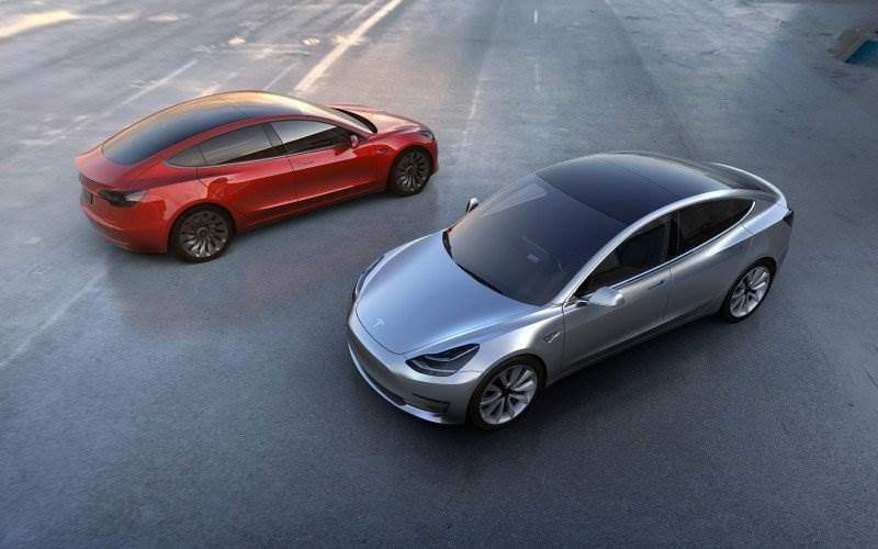 zwei x Tesla Model 3