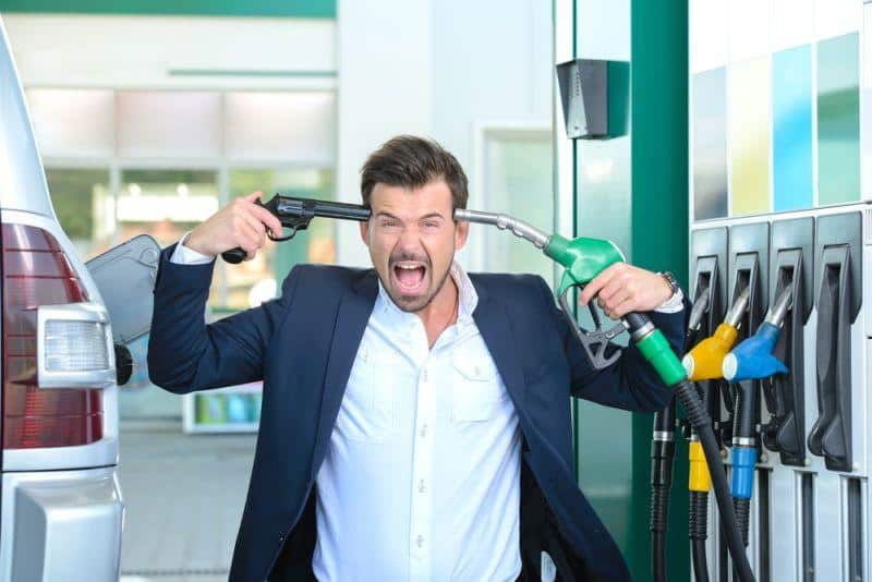 Autoindustrie gehen die Batterien aus; Preise steigen