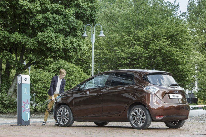 innogy Ladesäule und Renault ZOE