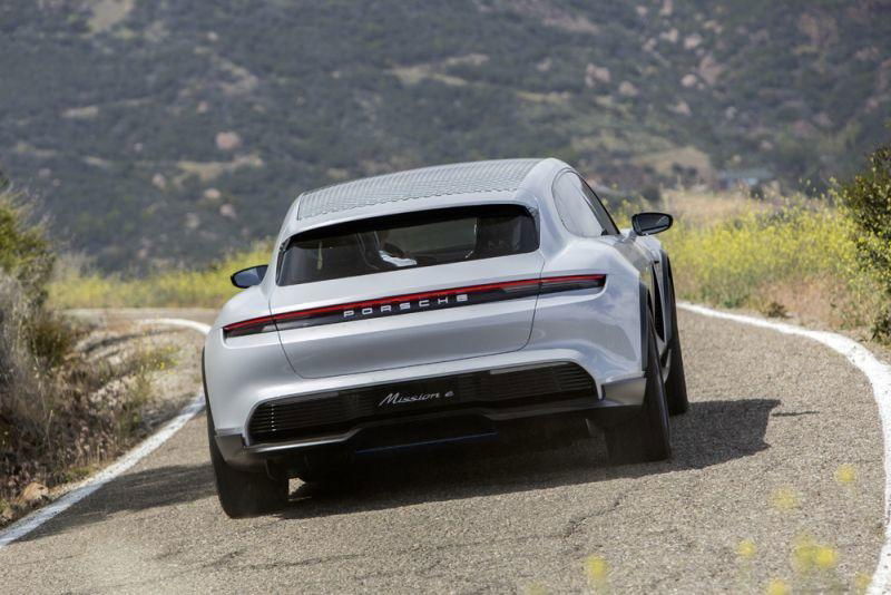 Porsche Taycan Cross Turismo Heckansicht