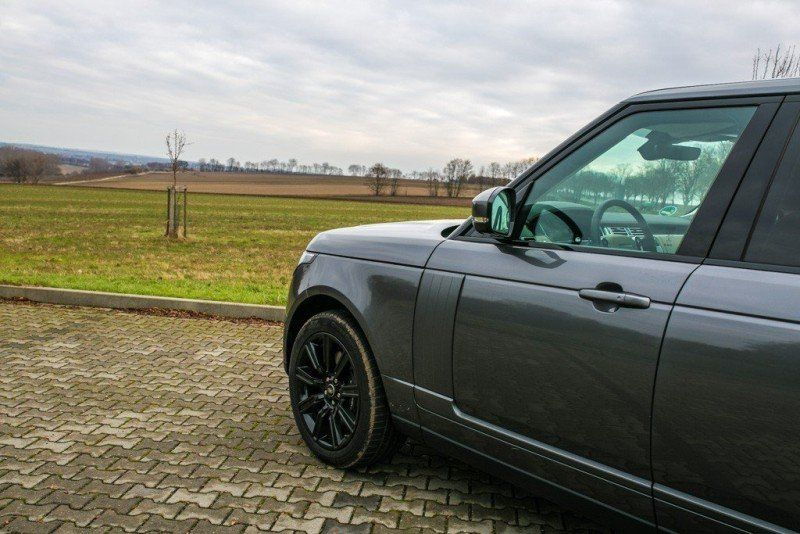 Seitliche Frontansicht Range Rover Vogue P400e PHEV