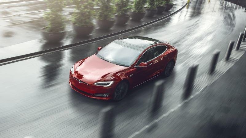Tesla Model S in Rot