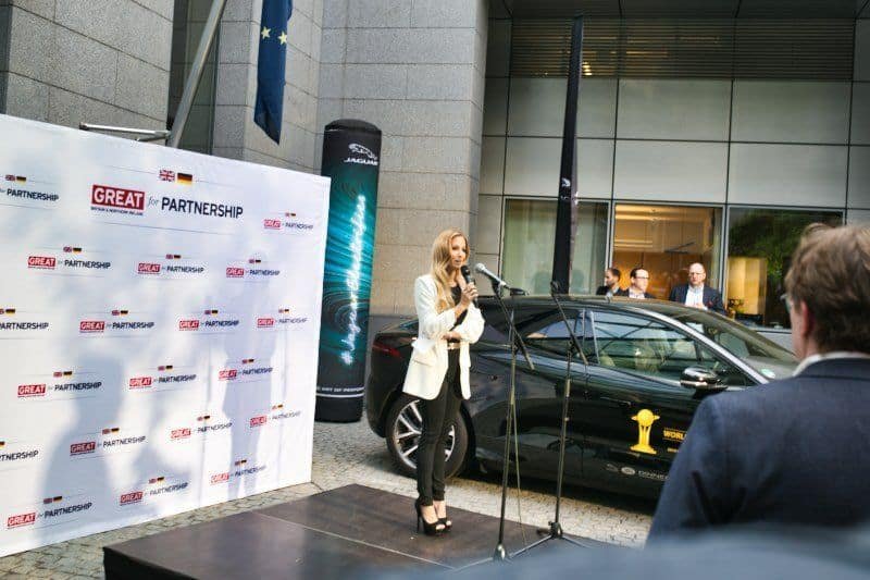 Begrüßung durch Jaguar Panasonic Racing