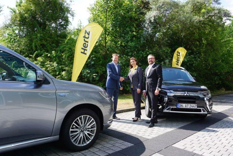 Handshake zur Erweiterung der Fahrzeugflotte um 50 Mitsubishi Outlander Plug-in-Hybride (PHEV)