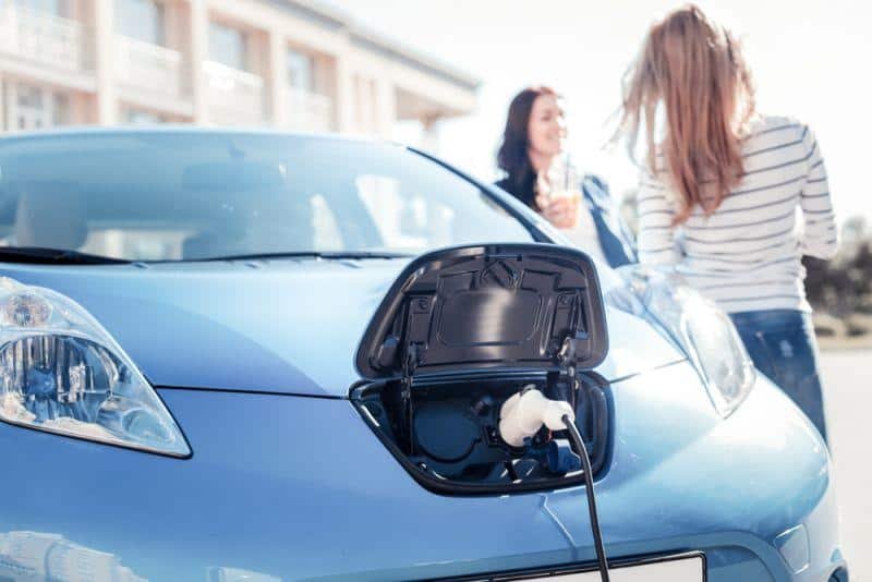 EnBW plant Mitarbeiter Autos zu elektrifizieren