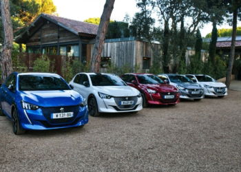 Unterwegs mit dem Peugeot e-208 in Lissabon, Portugal