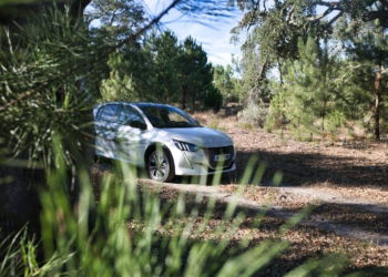 Unterwegs mit dem Peugeot e-208 in Lissabon, Portugal