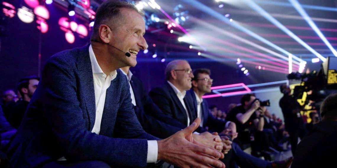 VW-Chef Diess meint, „dass Hybride für lange Zeit eine Rolle spielen werden“