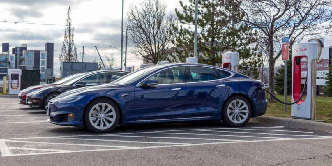 Tesla Fahrer ärgern sich über volle Supercharger-Stationen