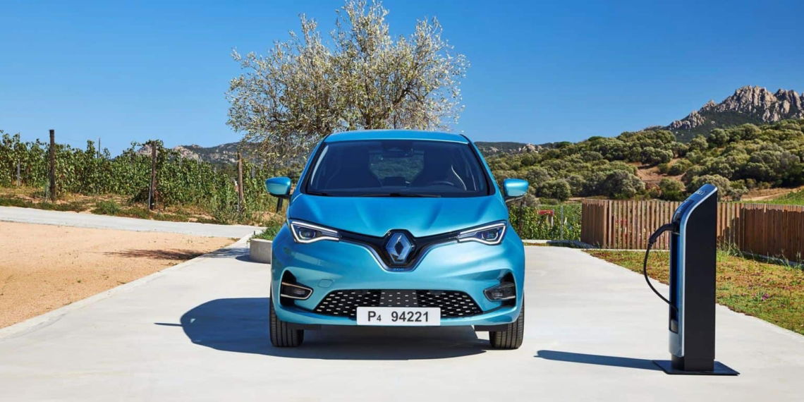Der 6.000-Euro-Elektrobonus von Renault setzt sich zusammen aus dem aktuell gültigen Umweltbonus des Bundesamts für Wirtschaft und Ausfuhrkontrolle (BAFA) in Höhe von 2.000 Euro (unverändert) und der auf jetzt 4.000 Euro erhöhten Renault Förderung. Die Erhöhung der Renault Förderung gilt so lange, bis die erhöhte BAFA-Prämie in Kraft tritt.