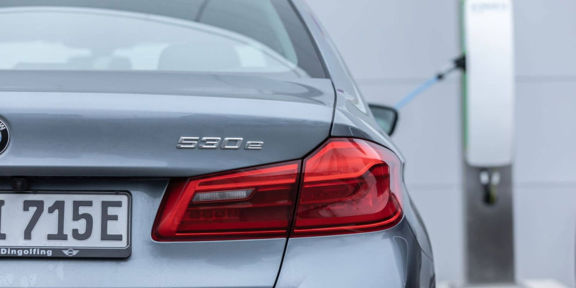BMW: Eines der größten betrieblichen Ladenetzwerke nimmt Form an