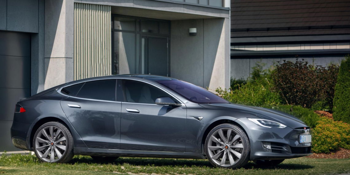 Tesla unterzeichnet neuen Dreijahresvertrag mit Batteriehersteller Panasonic