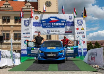 PEUGEOT e-208 stellt sich erfolgreich der ECO Energy Rally Bohemia