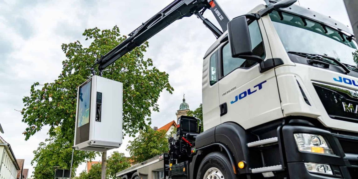 JOLT MerlinOne: Kombination aus Powerbank und 320 kW-Schnellladesäule