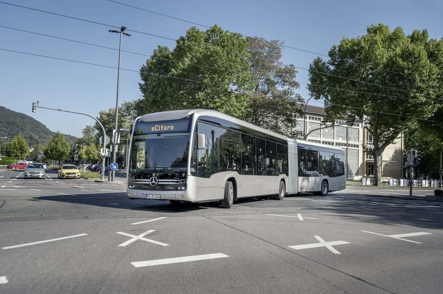 Elektrobus-Mercedes-eCitaro-Gelenkbus