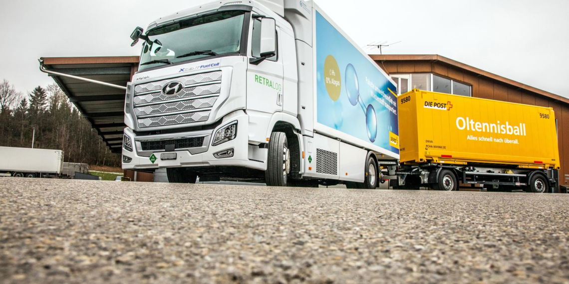 Wasserstoff-LKW fährt für die Post über Schweizer Strassen
